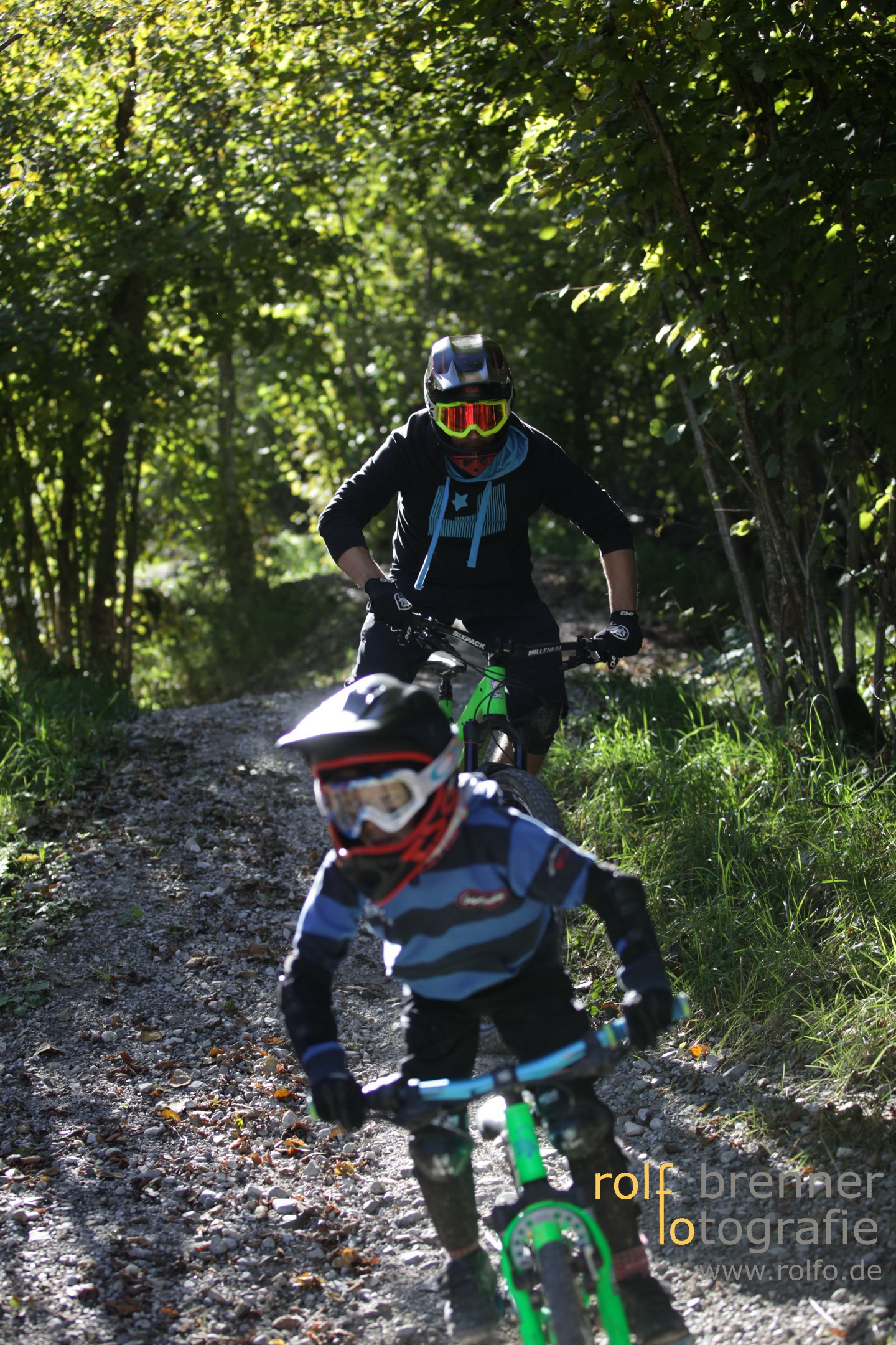 Vater und Sohn haben Spaß im Bike Park Hornbahn in Bad Hindelang im Allgäu