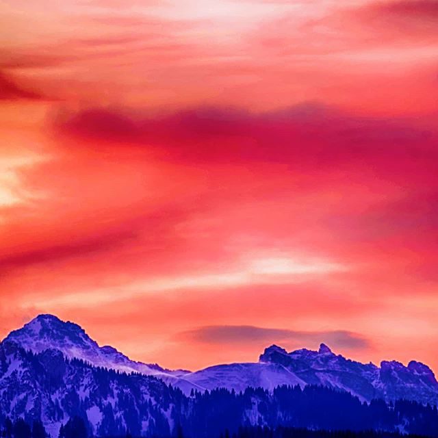 Roter Morgenhimmel über der Schochenspitze. - Schochenspitze, redsky, berge, berg, alps, alpen, allgäueralpen, allgäu