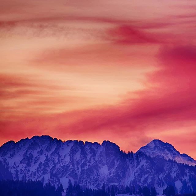 Roter Morgenhimmel über Sorgschrofen - sorgschrofen, redsky, leilachspitze, kemptenerleben, berge, berg, alps, alpen, allgäueralpen, allgäu