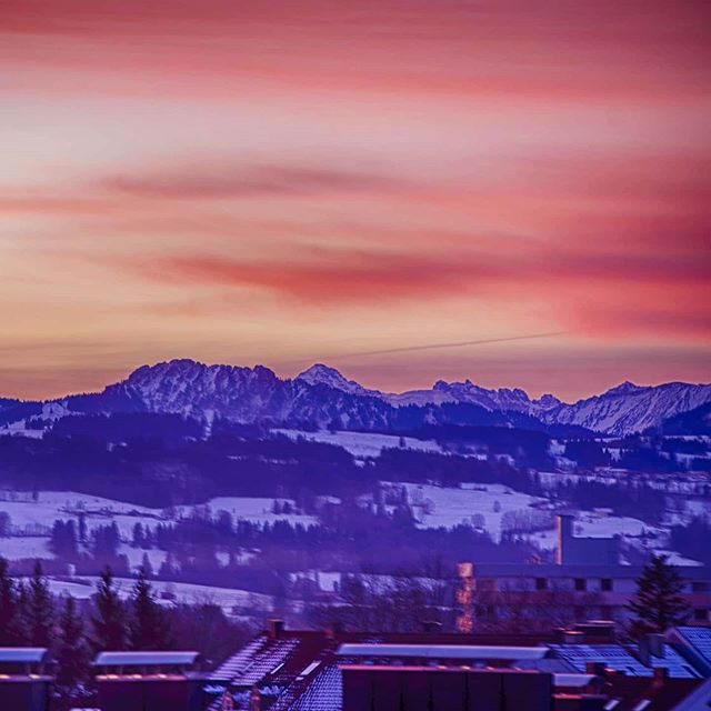 Morgenhimmel über den Allgäuer Alpen. - redsky, Morgenhimmel, kemptenerleben, berge, berg, alps, alpen, allgäueralpen, allgäu