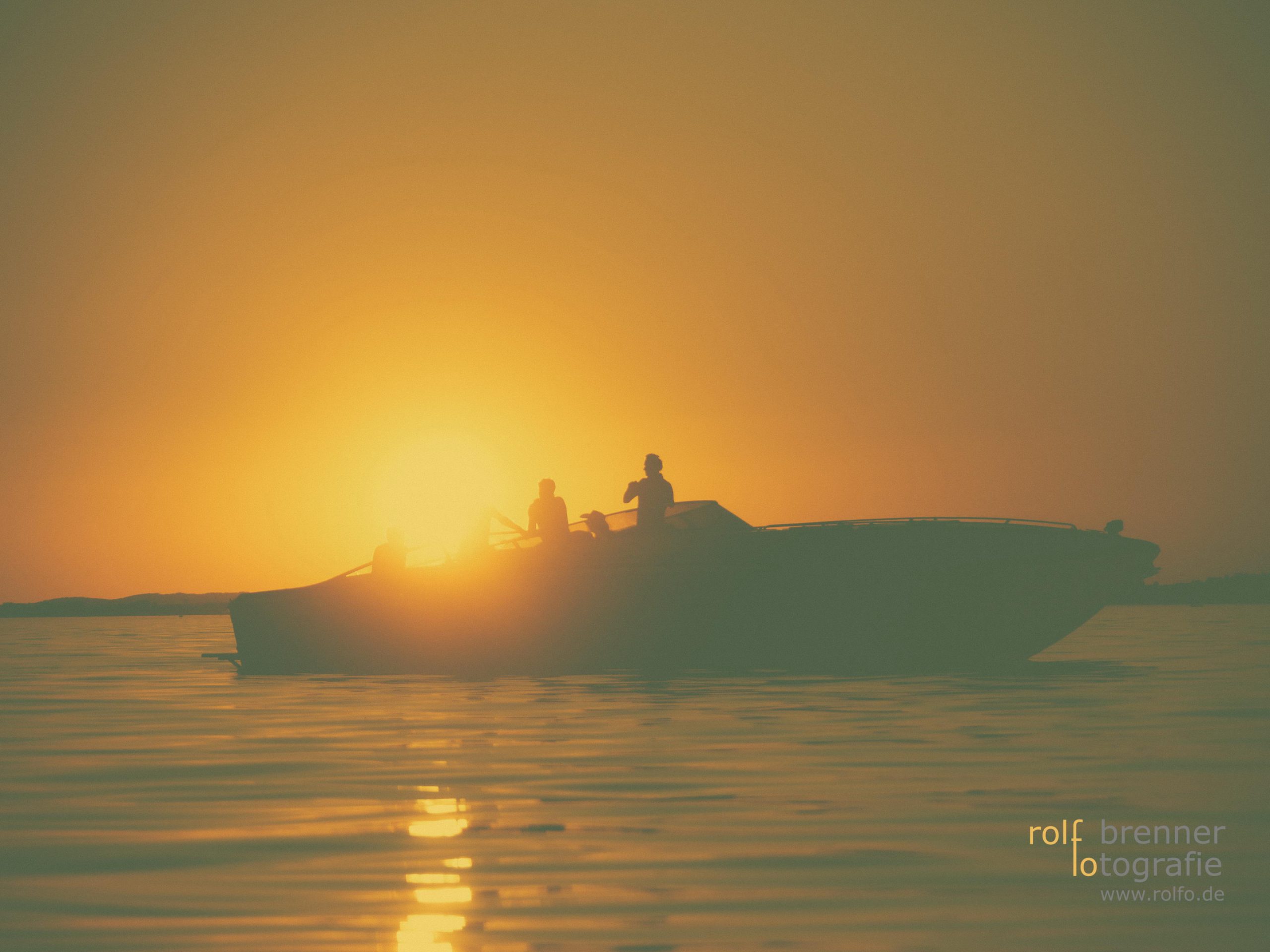 Den Sonnenuntergang auf einem Boot im Bodensee genießen